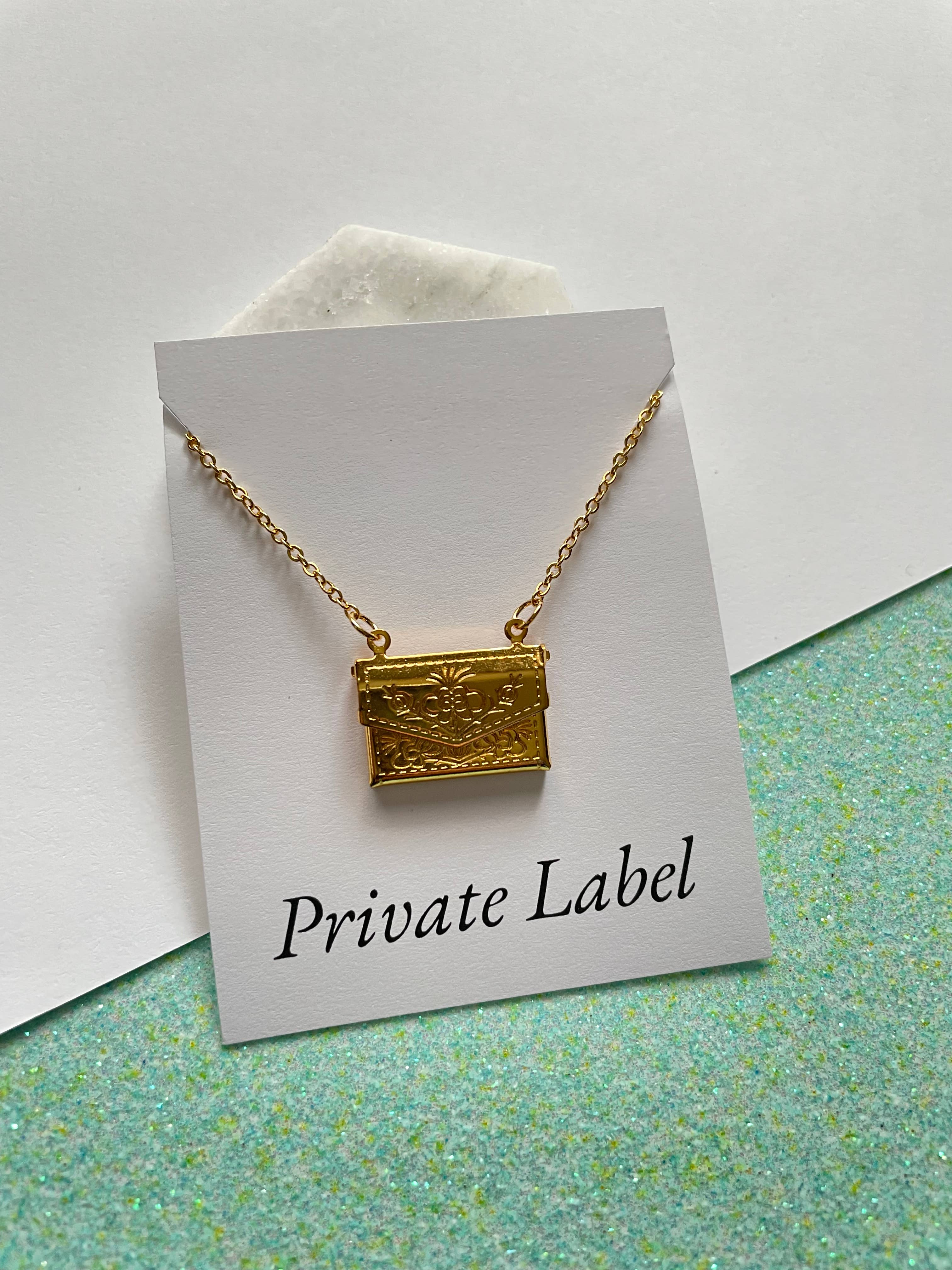 Qurio Studio - Vente Collier à médaillon - Enveloppe de collier lettre d'amour avec médaillon6