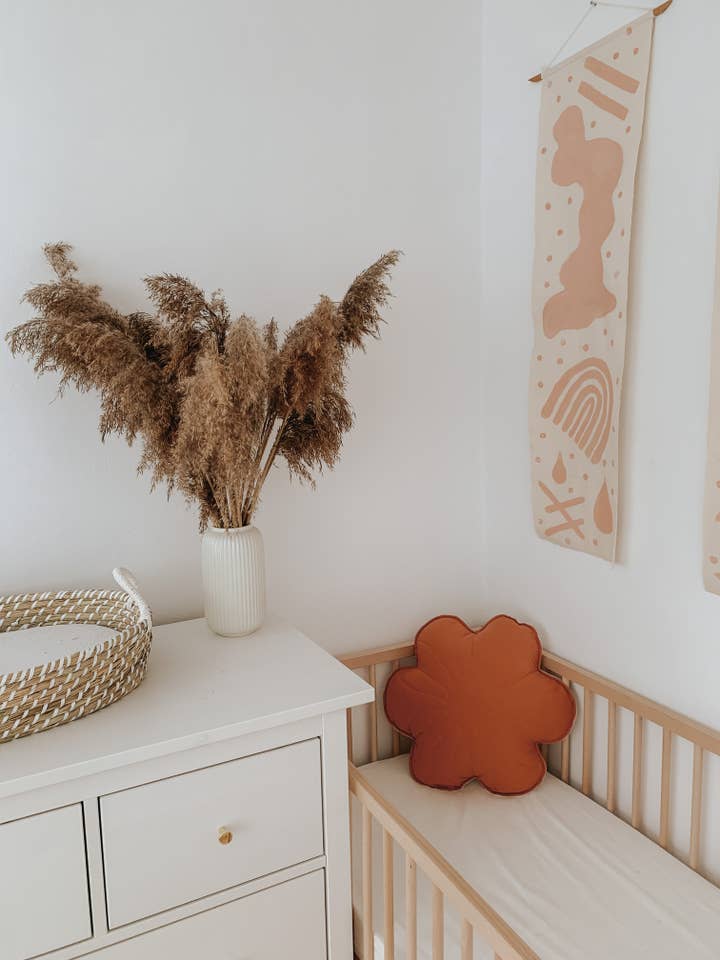 Coussin fleur de lin « Papaya » pour la vente par Moi Mili