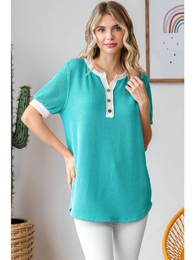 7th Ray - Vendita all'ingrosso Top in maglia - Donna - Top a coste con bottoni a contrasto sul davanti e maniche corte T544915