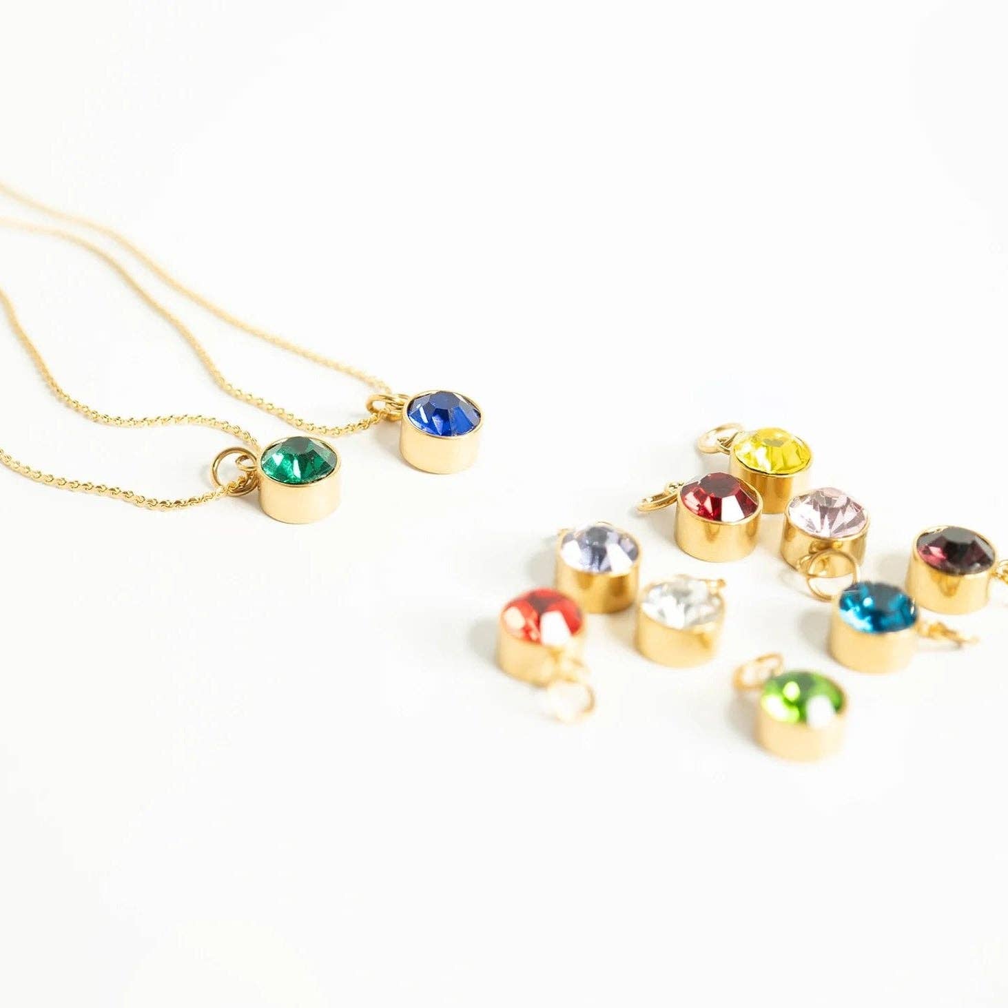 WJW – Engroshandel Vedhæng/charm – 18K Guld PVD Rund Fødselssten Charm (8mm)8