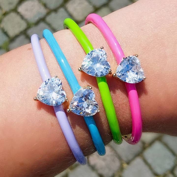 CHERIE FLUO - Brazalete rígido esmaltado con circonia cúbica en forma de corazón para venta al por mayor de Daemon srls