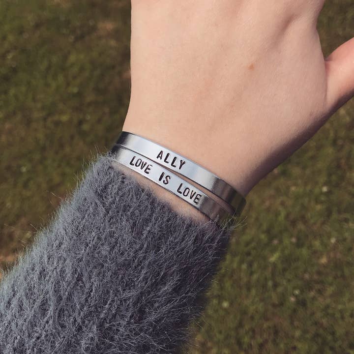 Black Tied – Engroshandel Manchetarmbånd – Kærlighed er kærlighed armbånd | LGBT Pride Allieret1