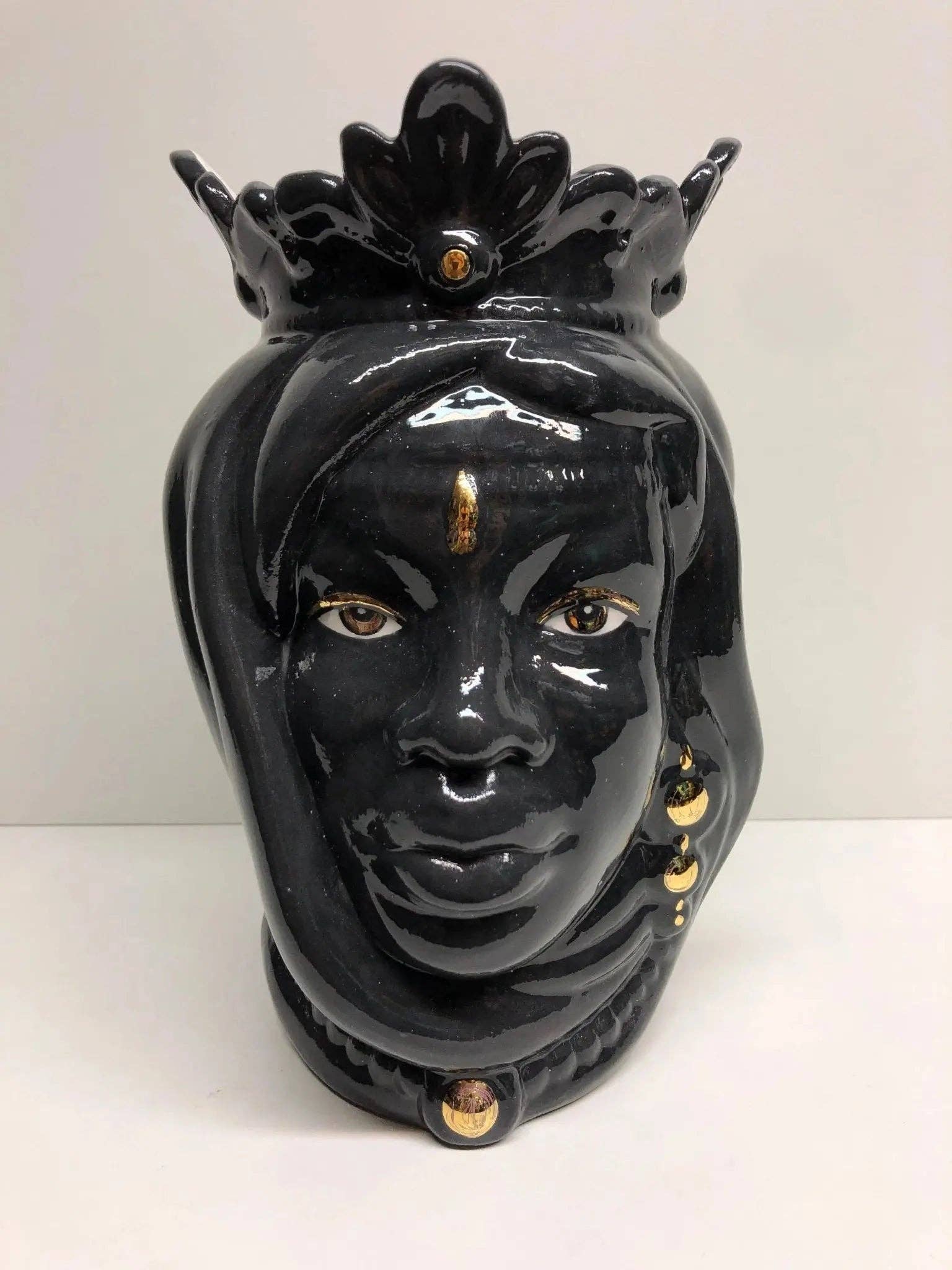 DD Ceramiche Siciliane - Vente Vases - Têtes de maure afro Caltagirone Céramique cm H.25 L.17 Détails en or artisanal noir1