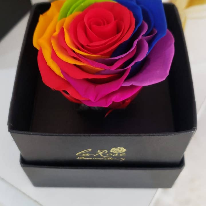 La Rose Preserved Beauty - Wholesale Artificial flowers - Rainbow Eternal Rose | Luxury Hat Box1