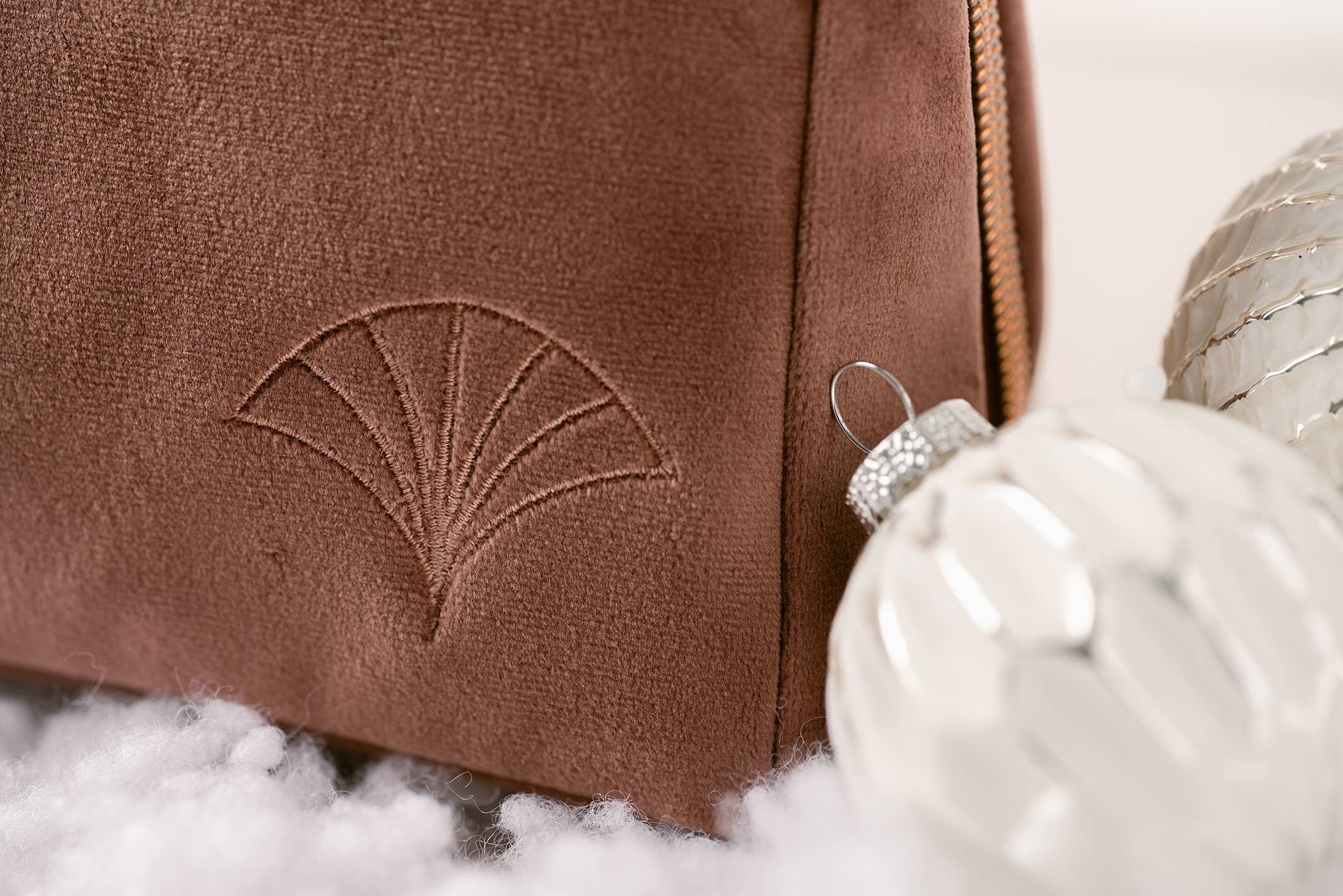 The Esty & Co® - Wholesale Makeup/Cosmetic Bag - Christmas Velvet Bag • Spa Gift • Cosmetics • Travel3