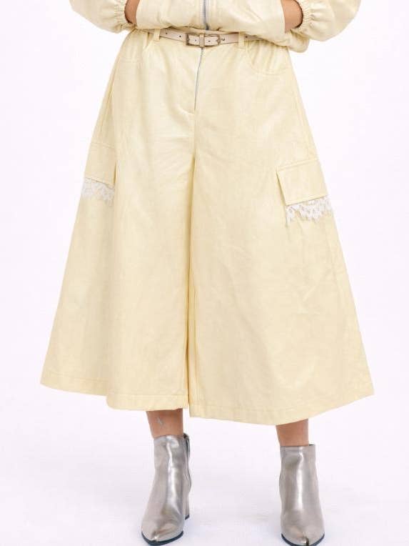 Pantaloni culotte effetto pelle donna—rif:52832 per la vendita all'ingrosso da parte di cfashion