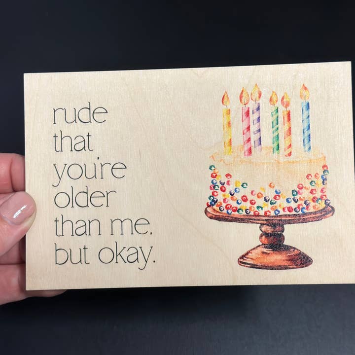 Onbeleefd dat je ouder bent dan ik. Houten wenskaart voor wholesale door Teele and Co.