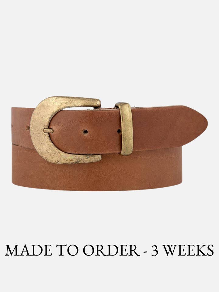 OP BESTELLING GEMAAKT Andrea | Klassieke leren riem met opvallende gouden gesp voor wholesale door Amsterdam Heritage Belts, Bags, Apparel & Jackets EU