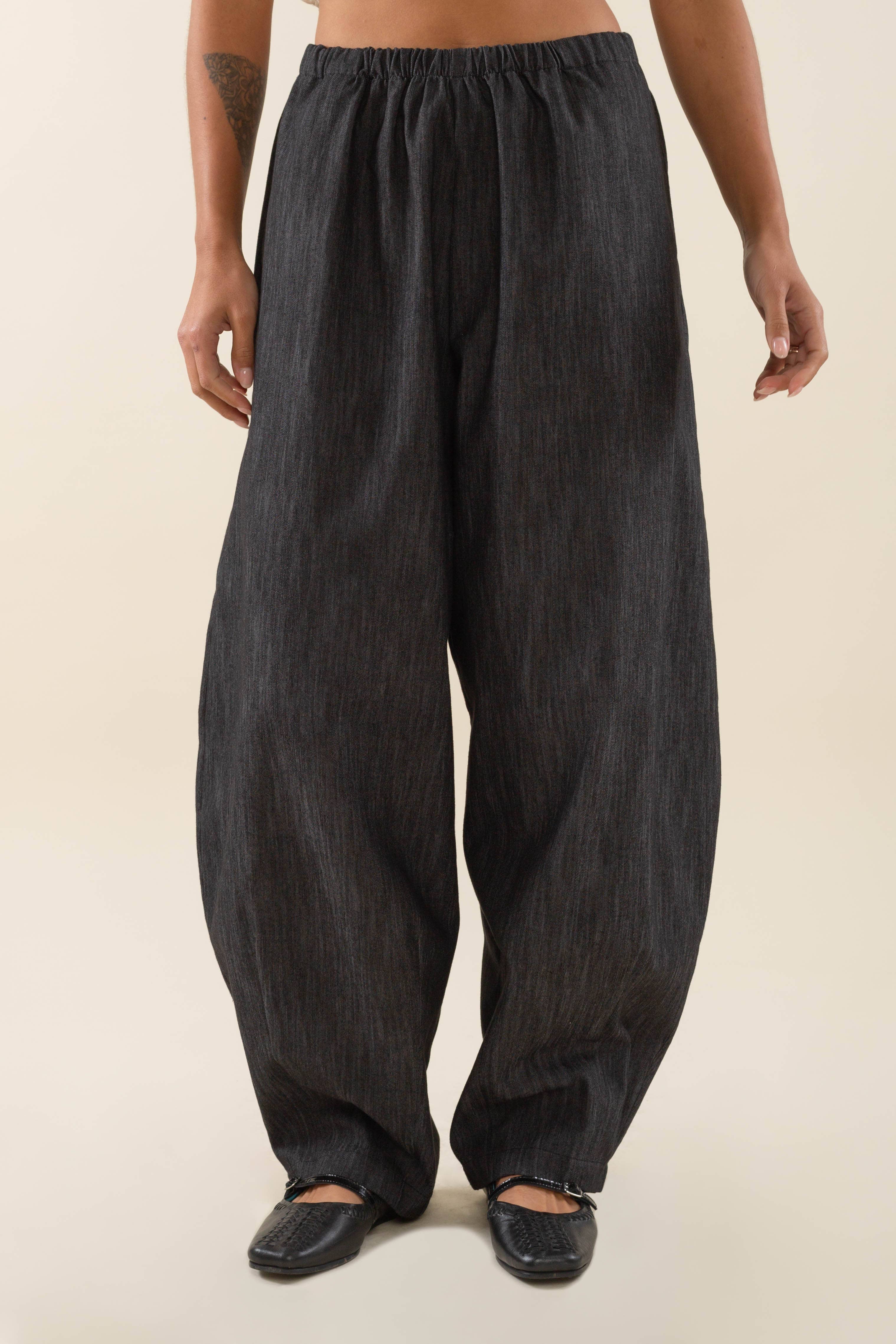 Noir Pantalon lanterne long en jean en coton mélangé en vente sur Faire0