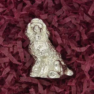 Pewter poedelbeeldje, met de hand gegoten door William Sturt voor wholesale door William Sturt Fine Pewter