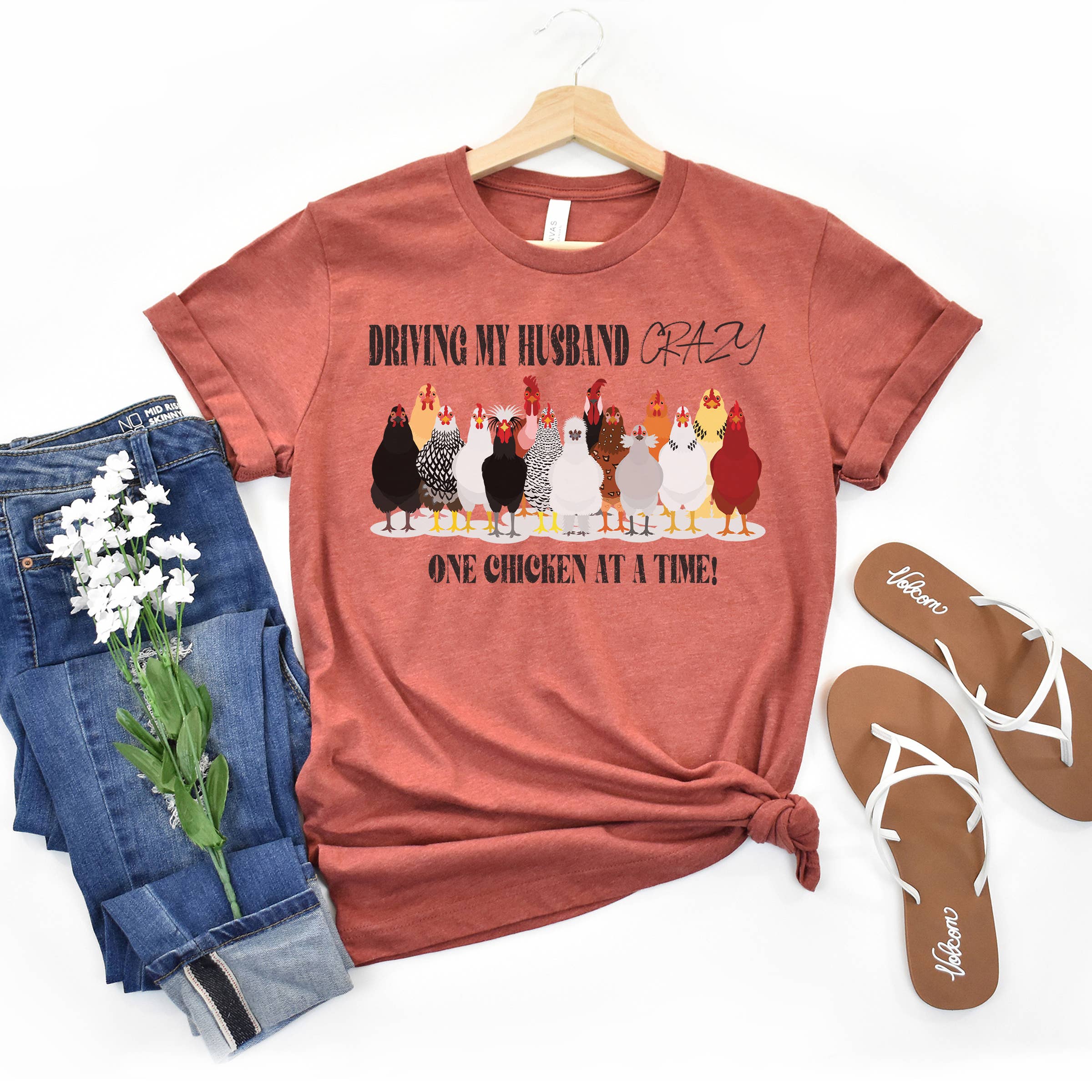 Simply Tees - Vente T-shirt sérigraphié – femme - T-shirt en argile Un poulet à la fois1