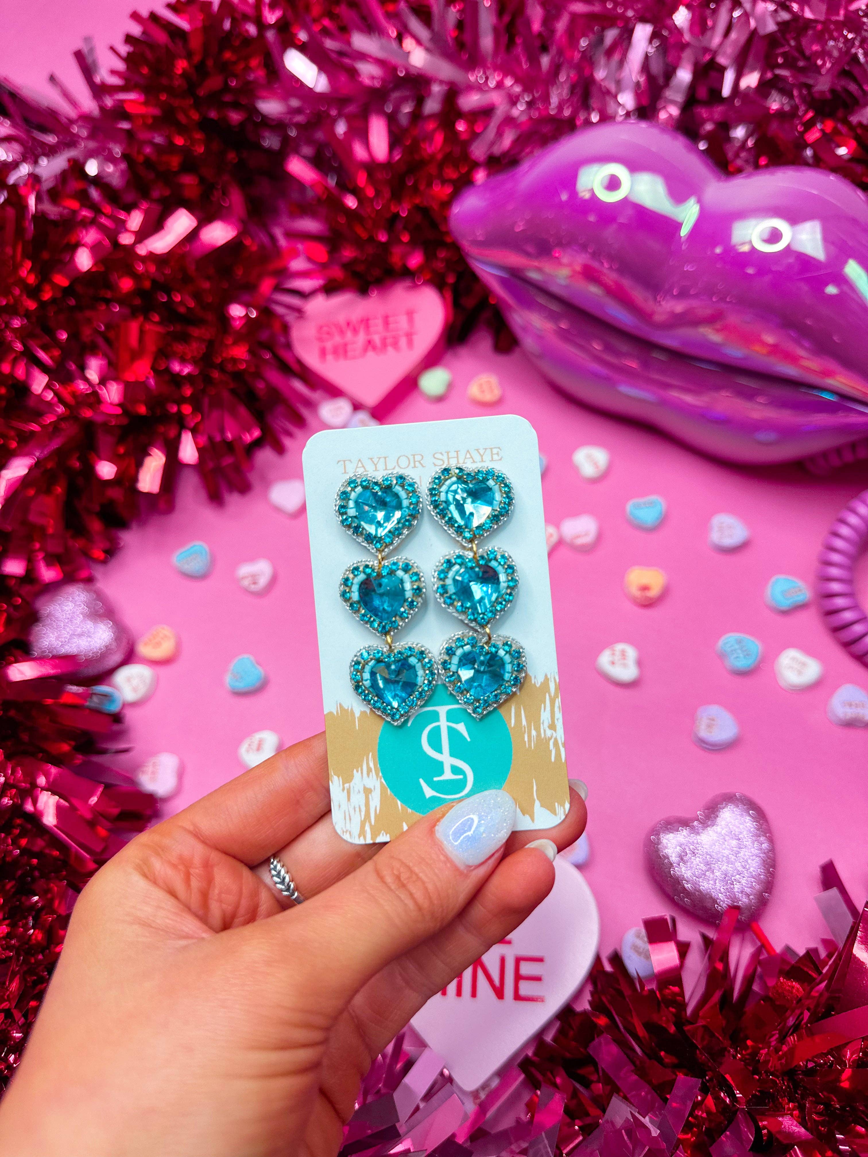 Taylor Shaye Designs - Vente Boucles d'oreilles pendantes - Coeurs à trois perles Rosaline18