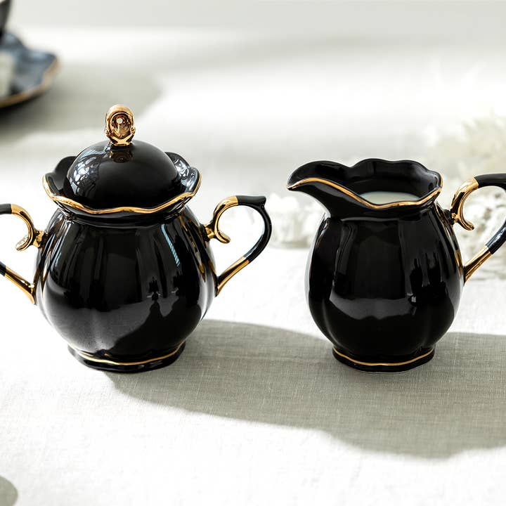 Ensemble à sucre et à crème en porcelaine fine en or noir et doré pour la vente par Grace Teaware