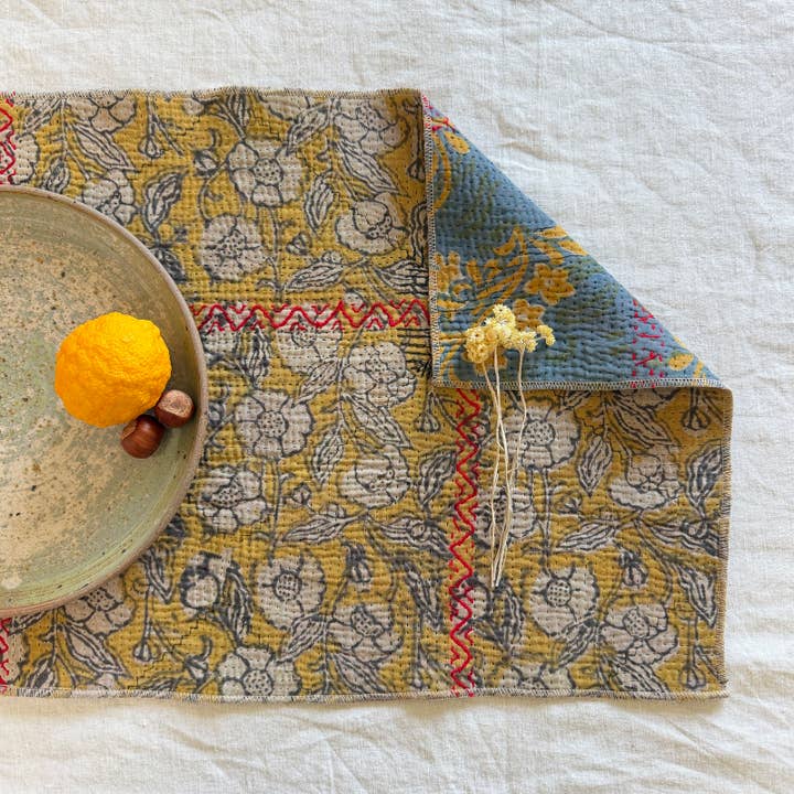 Satz von 4 Tischsets aus Vintage-Kantha mit Blockdruck. für den Großhandel von Maison Lilo