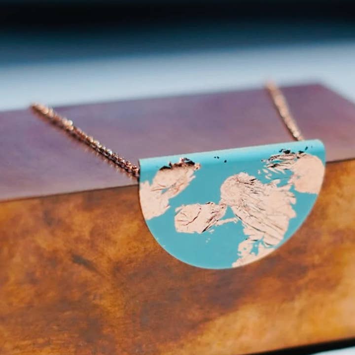 Collana a semicerchio in foglia di rame e smalto - Copper Glow per la vendita all'ingrosso da parte di Copper Bee