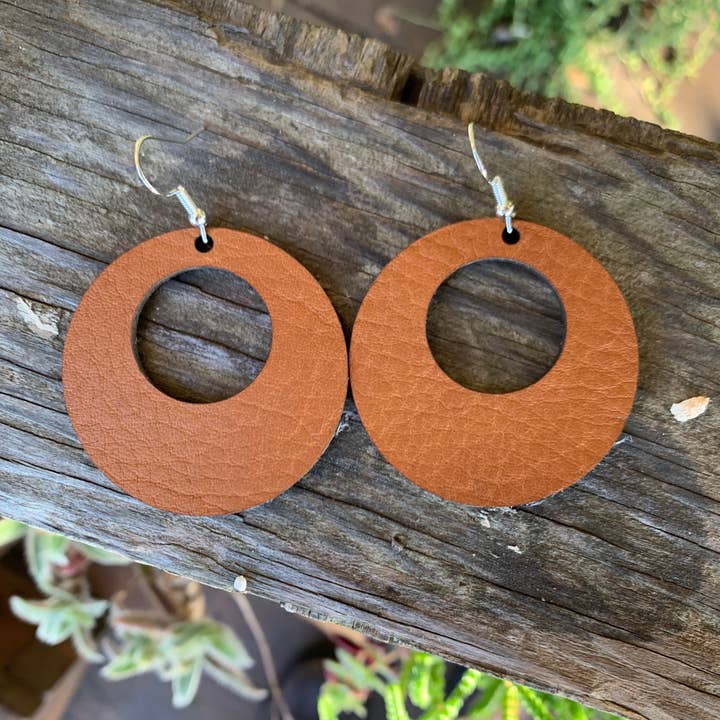 Brunt läder Hoop-örhängen för wholesale av Jill's Jewels