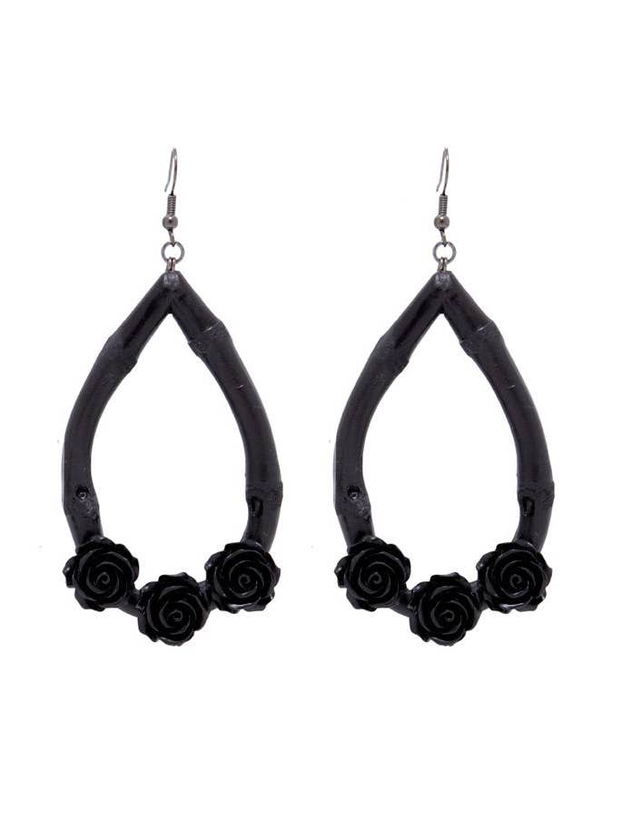 ORECCHINI IN BAMBÙ CON ROSE NERE per la vendita all'ingrosso da parte di Kira Don Jewel