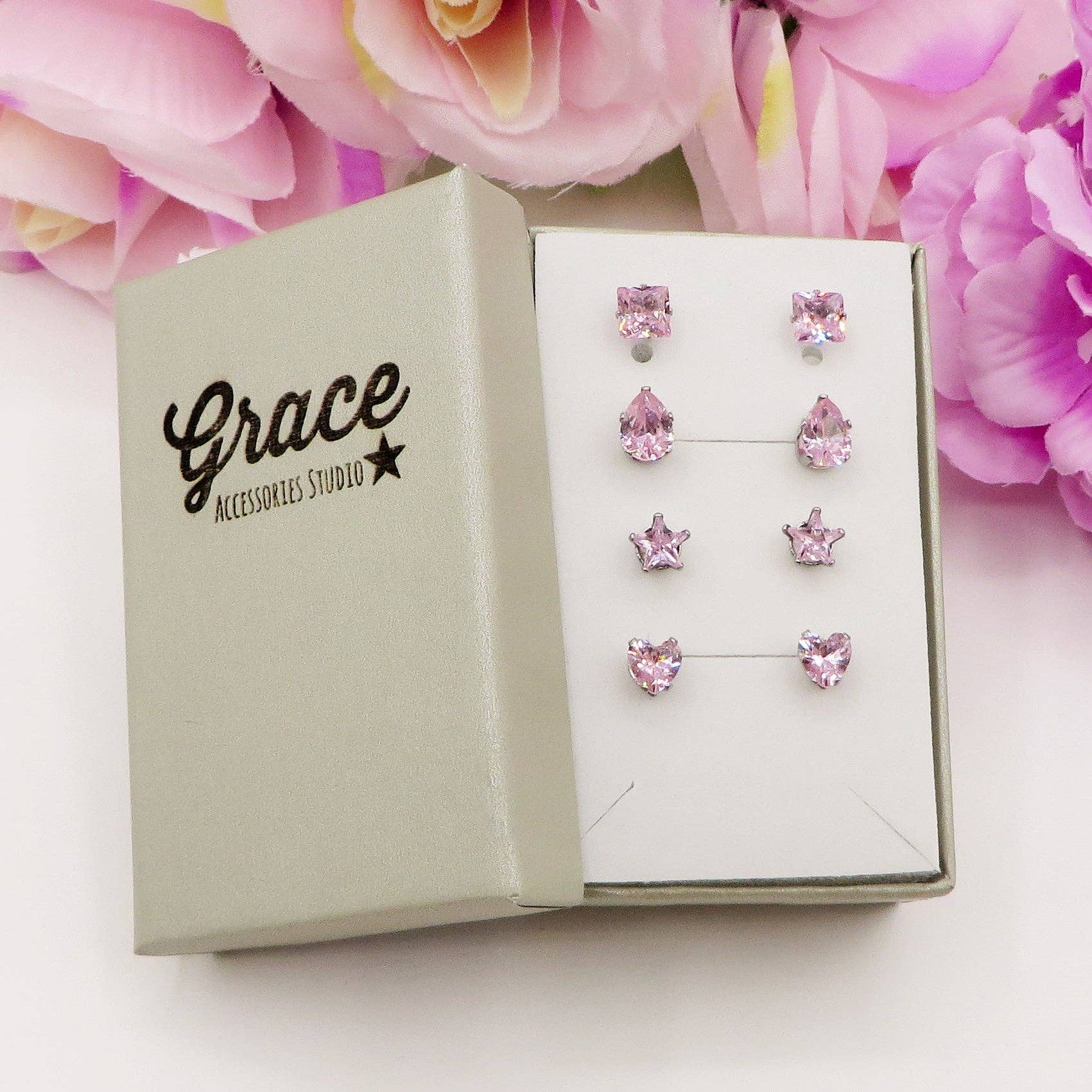 Daemon srls - Wholesale Jewelry Set - SET 4 PAIA PUNTI LUCE SHINE colours ~ 4 forme punti luce acciaio inossidabile ~ 8 PZ ~ 12 varianti colore ~ Orecchini a lobo con zirconi1