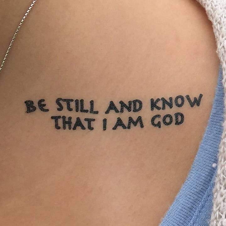 Stai fermo e sappi che I am God Manifestation Tattoo per la vendita all'ingrosso da parte di Conscious Ink