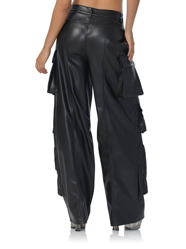 Parker Baggy Cargo Pant - Noir for wholesale on Faire