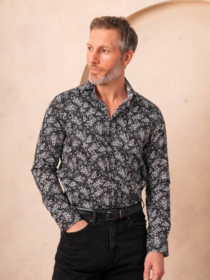 Chemise à motifs monochromes pour la vente par Blake Mill