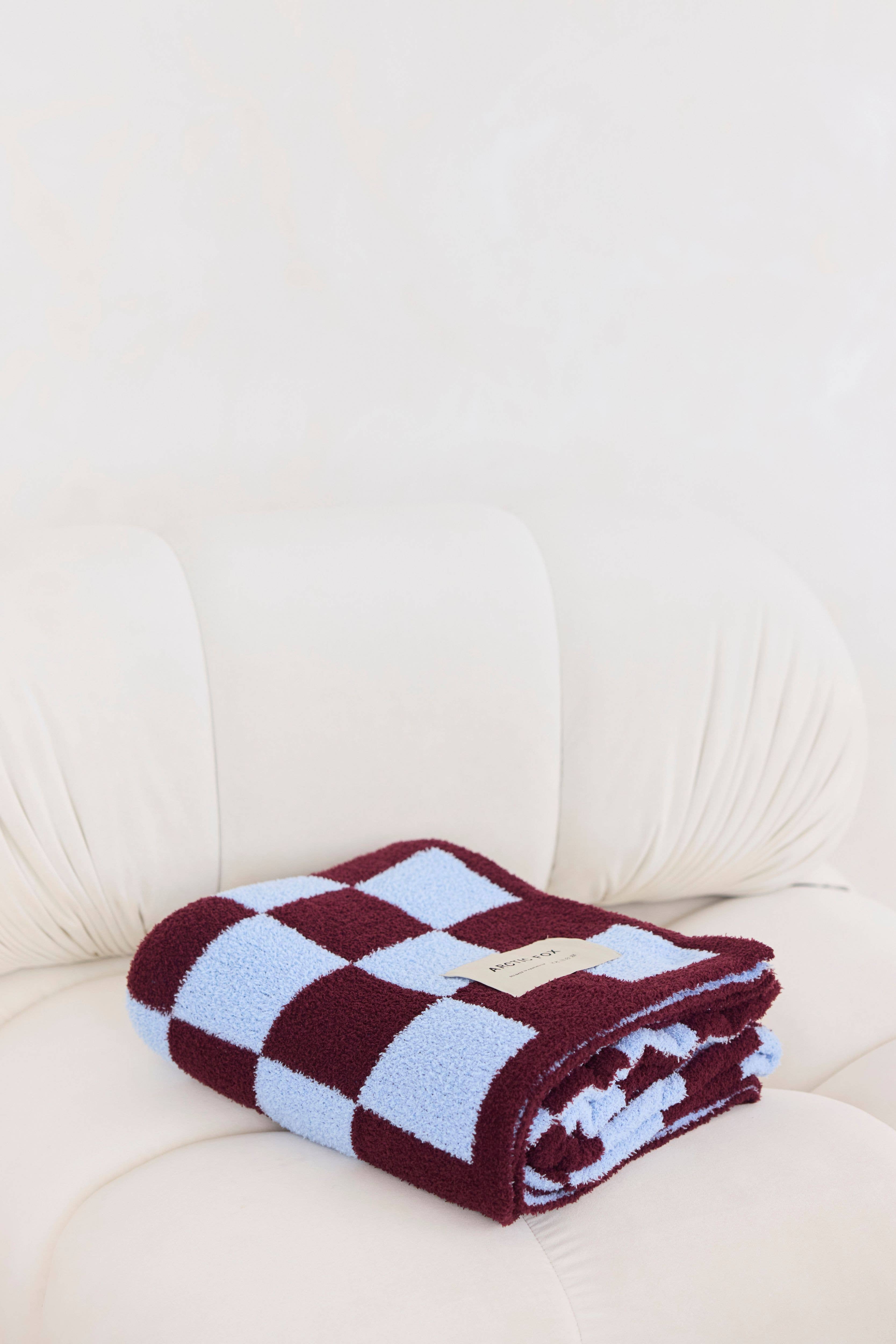 ARCTIC FOX & CO. - Wholesale Throw Blanket - The Teddy Throw - 100% Recycled - Blue Check - AW254