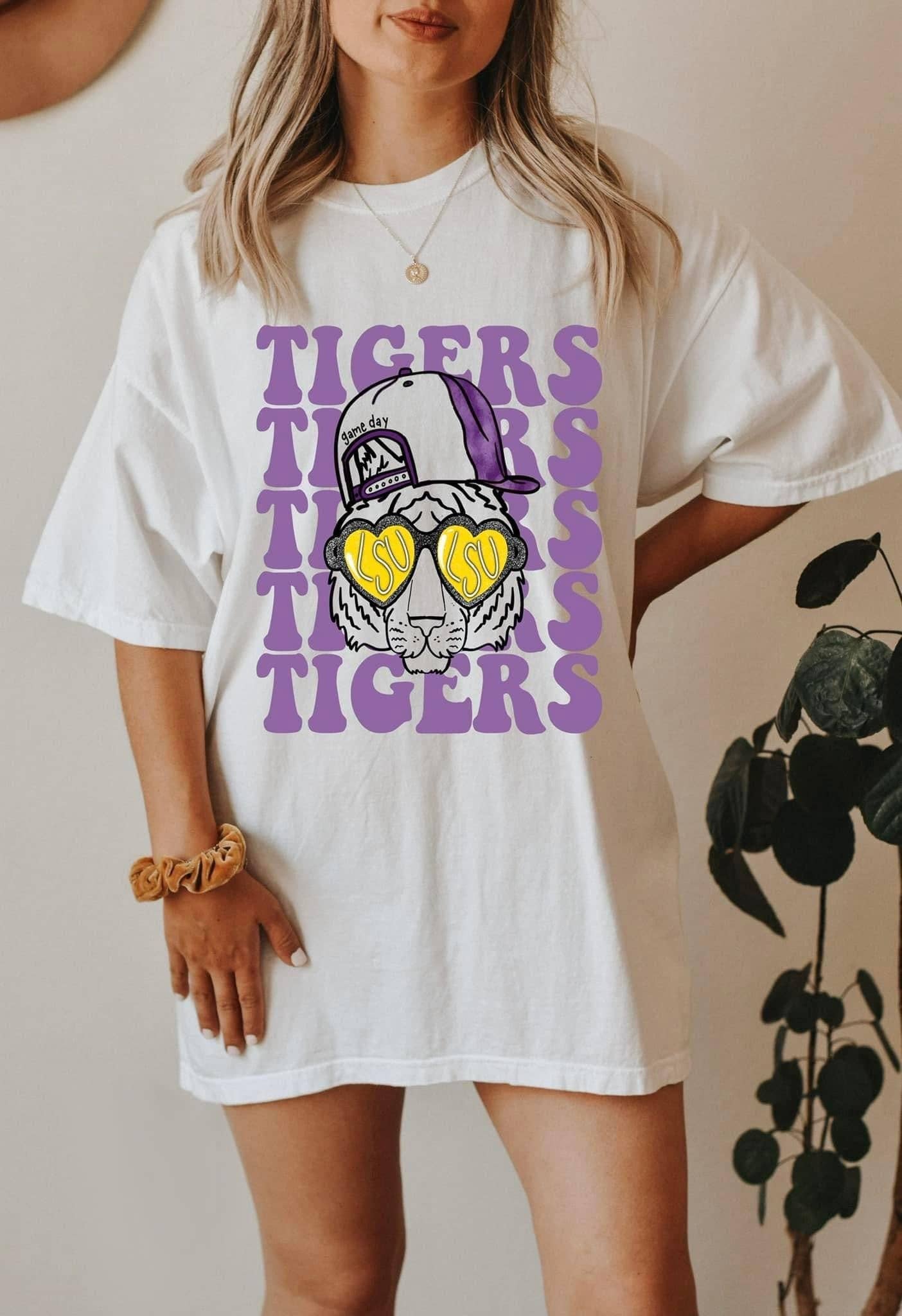 COTTON PRESS CO. – T-shirt estampada - Mulher por atacado – T-shirt do Dia do Jogo com Mascote Preppy4