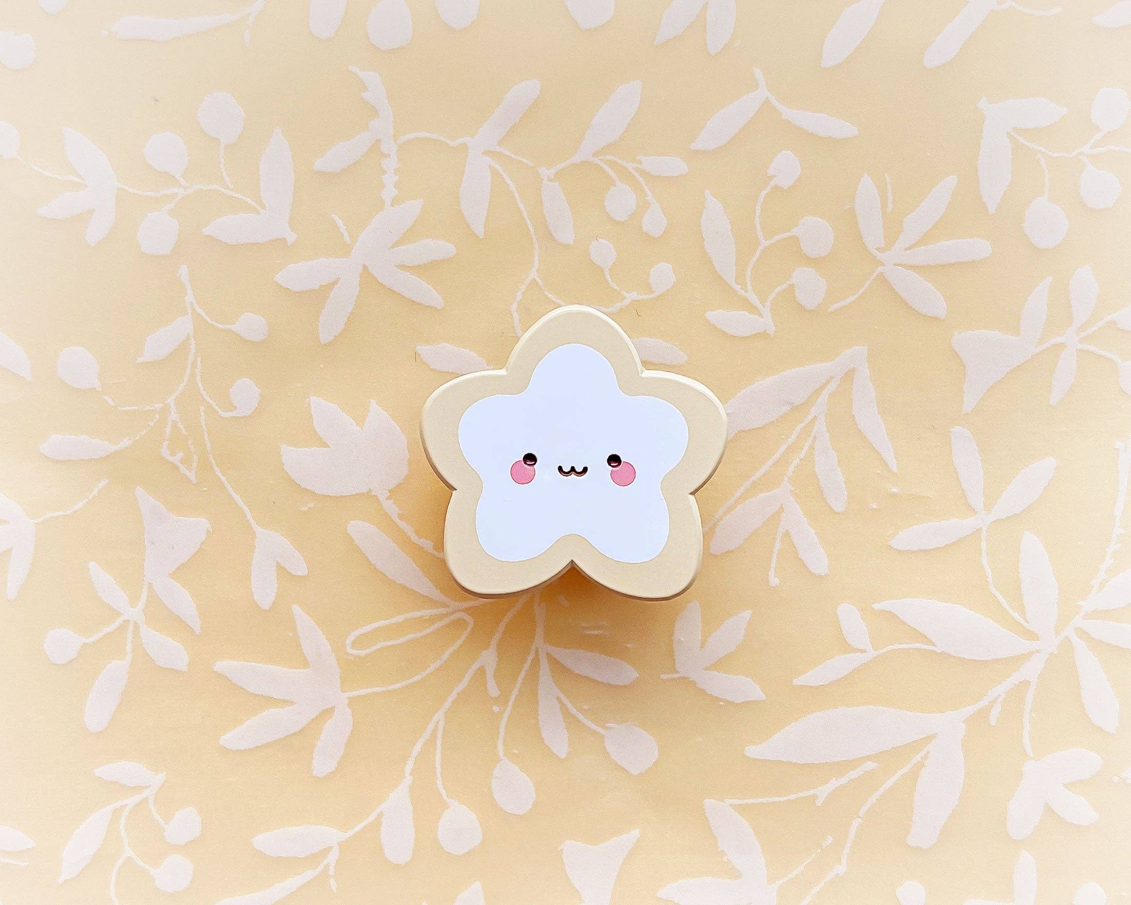 Alum and Ink - Vendita all'ingrosso Spilla da bavero - Spilla smaltata verniciata a forma di biscotto con stella satinata8