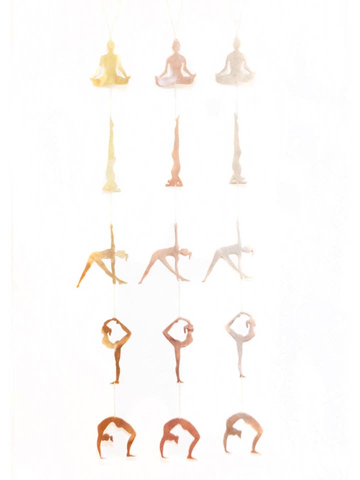 Decorazione da parete con posa yoga in ottone – Arredamento per il benessere consapevole per la vendita all'ingrosso da parte di Ariana Ost