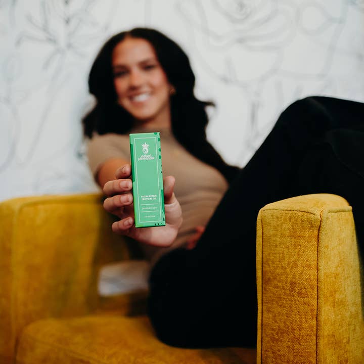 Naked Pineapple – wholesale Facial oil – FACIAL REPAIR TROPICAL OIL3