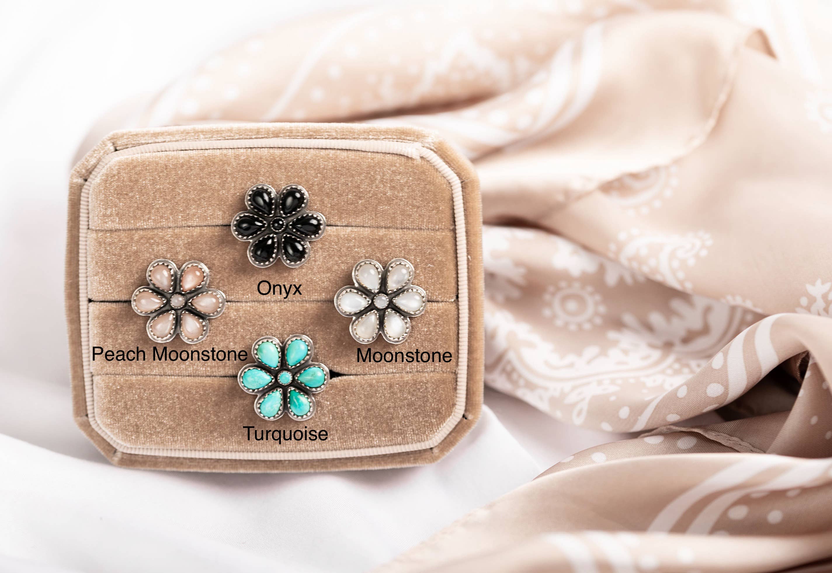 Moxie Maine - Wholesale Pendant/Charm Necklace - 701: Flower Cluster Snake Chain Bolo Necklace 9253