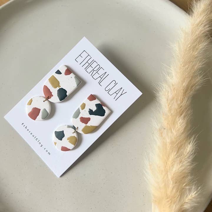 Boho Terrazzo ler øreringe for engroshandel hos Ethereal Clay