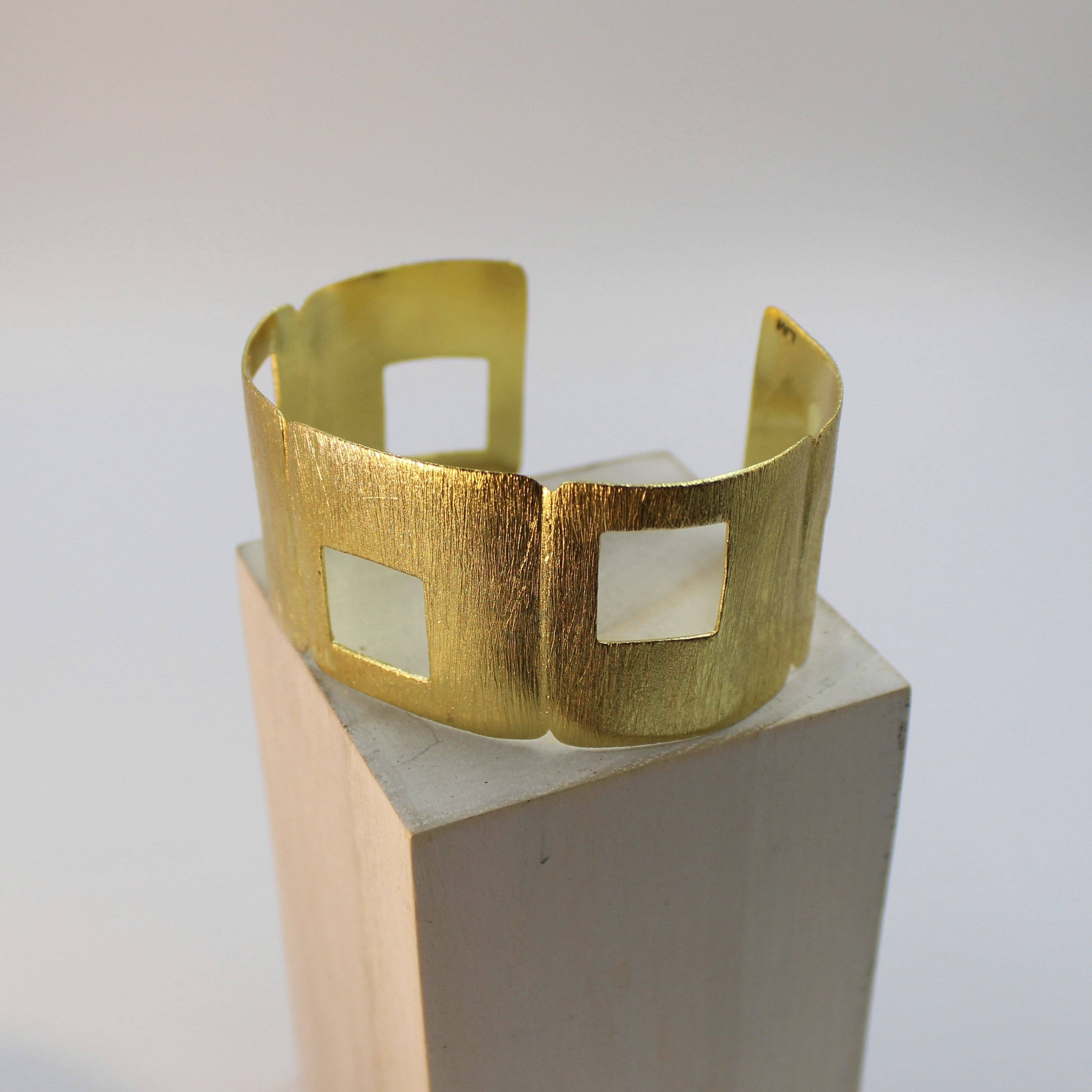 LA MAR - Wholesale Cuff Bracelet - SIXTY gold-plated bracelet - Design with character6