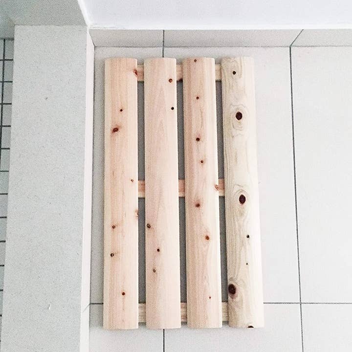 Hinoki Bath Mat - Round Top, quick dry, natural scent for wholesale by IPPINKA Made in Japan