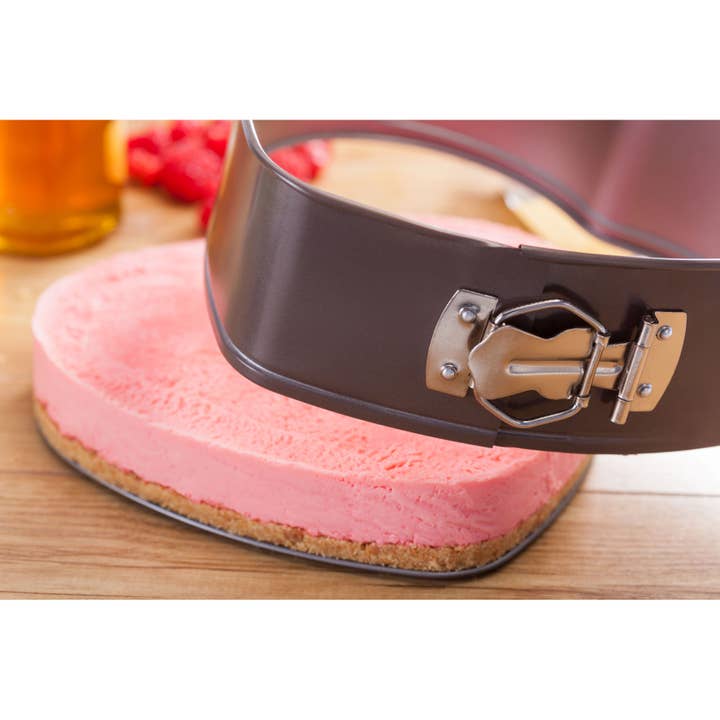 Judge UK - Wholesale Cake tin - Judge Bakeware, 22 x 18 x 7cm Heart Shaped Cake Tin2