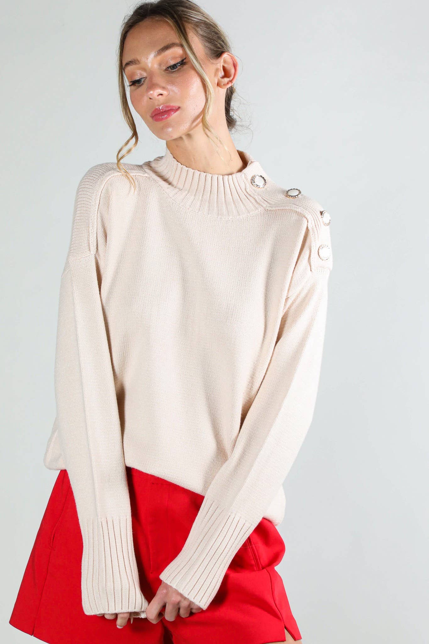 Vine & Love – Pulôver - Mulher por atacado – Camisola de Malha com Gola Alta e Detalhe de Botões VT8146619