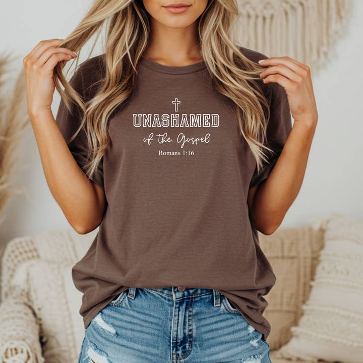 T-shirt graphique floral de printemps chrétien sans honte de l'Évangile pour la vente par Wholehearted Motherhood and Co.