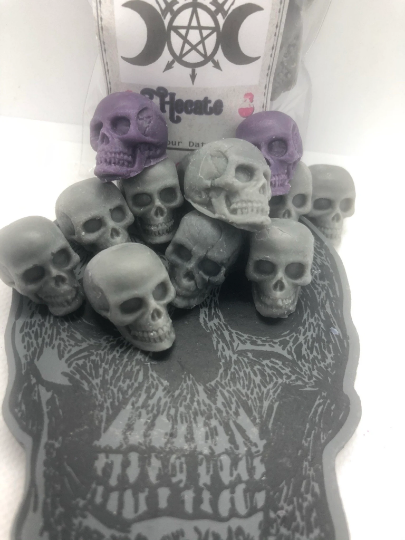 Rebel Potions - Wholesale Wax Melt - Necromancy Skull Wax Melts2