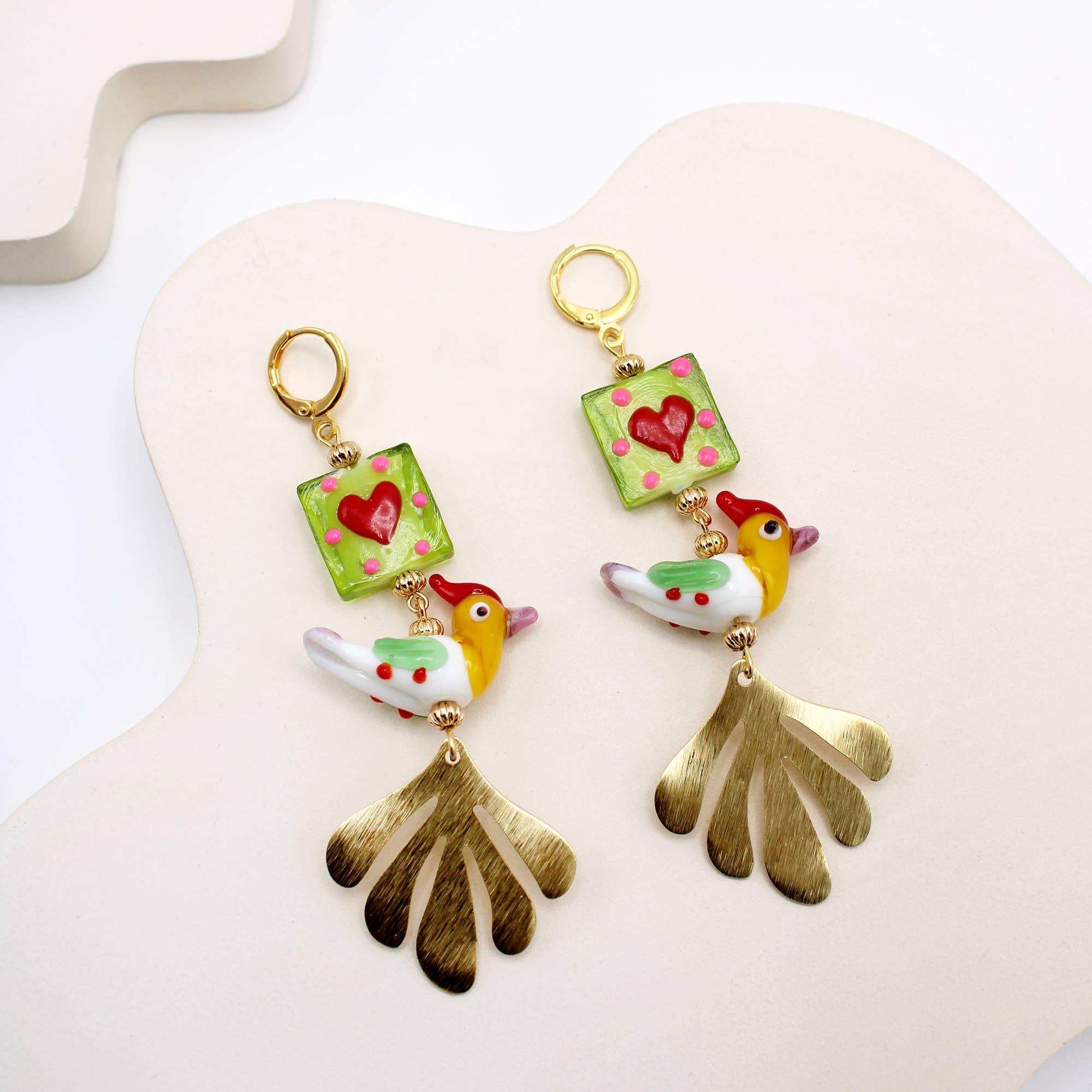 Midnight Foxes Studio – wholesale Hängande örhängen – Kärlek fågel örhängen0