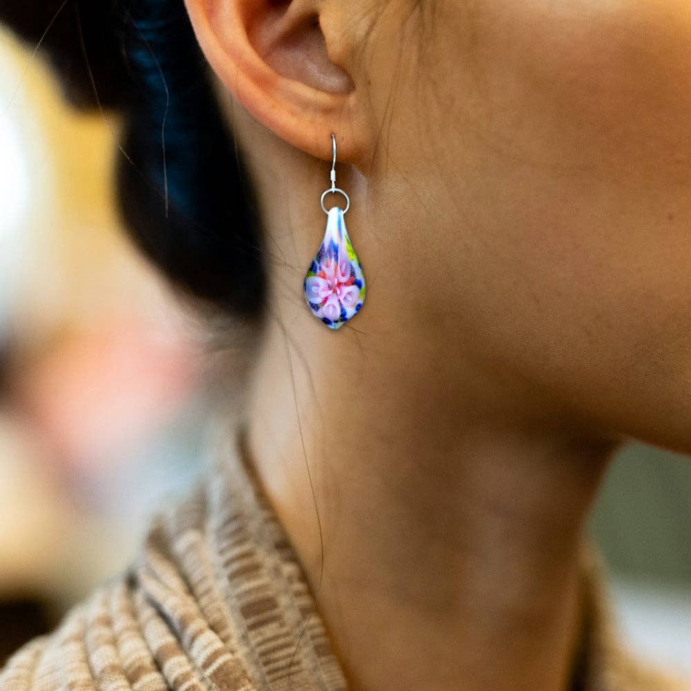 BESHEEK JEWELRY - Vente Boucles d'oreilles pendantes - Superbes boucles d'oreilles en verre confettis roses en forme de larme faites par un artiste3