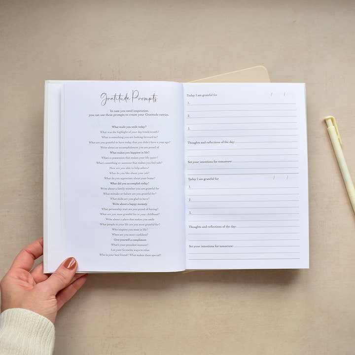 Três Paper Co - Wholesale Journal/Diary - Gratitude Gold Foiled Journal - Daily reflection Journal