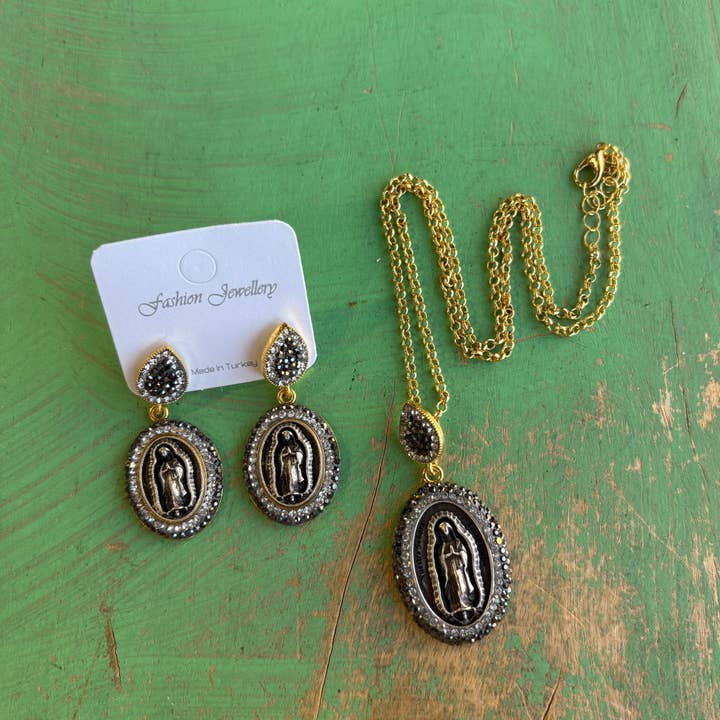 OLG Tåreformet Guld Elegance for engroshandel hos Love and Honor Jesus LLC