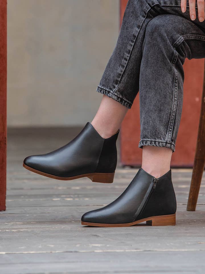 Triangle Ankle Boots Gaelle - Black for wholesale by Pied de Biche
