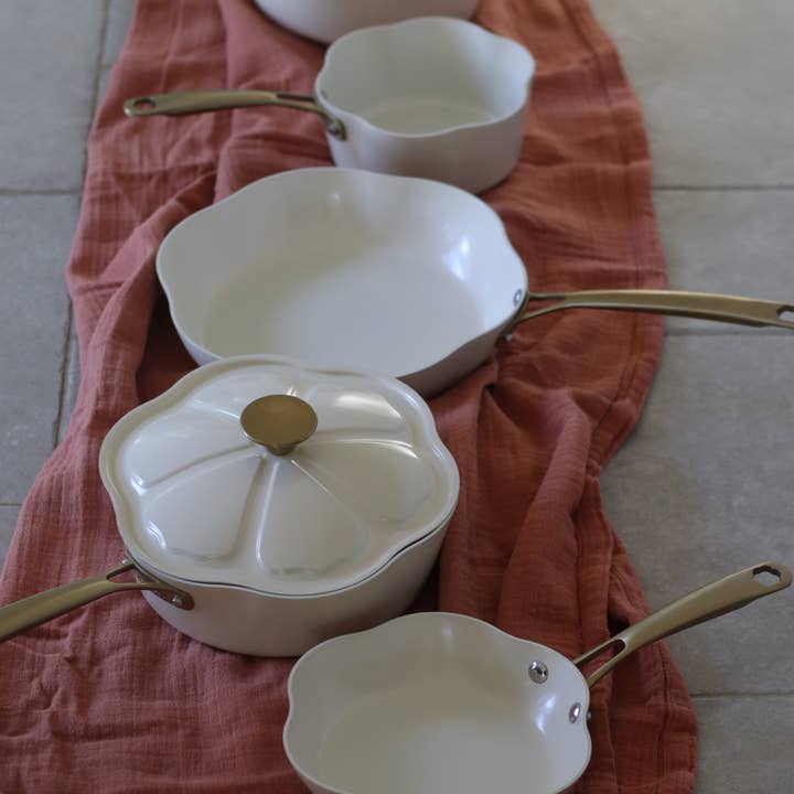 Menastyl - Wholesale Pan - Dahlia pan 26cm in recycled aluminum beige3