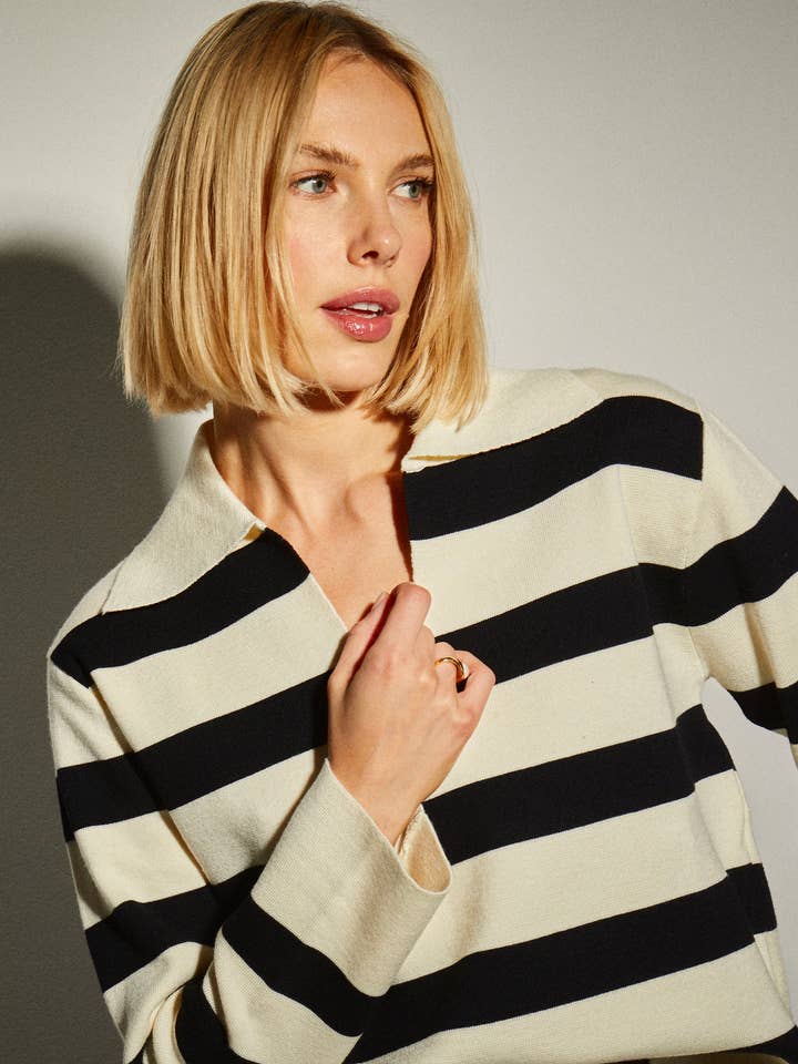 Maglione a righe con scollo a polo per la vendita all'ingrosso da parte di Dolores Promesas