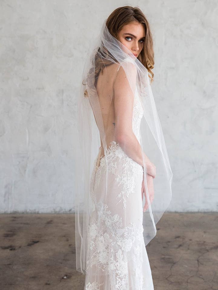 VELO AL GINOCCHIO CHARLIE - BORDO TAGLIO SEMPLICE per la vendita all'ingrosso da parte di Brides & Hairpins