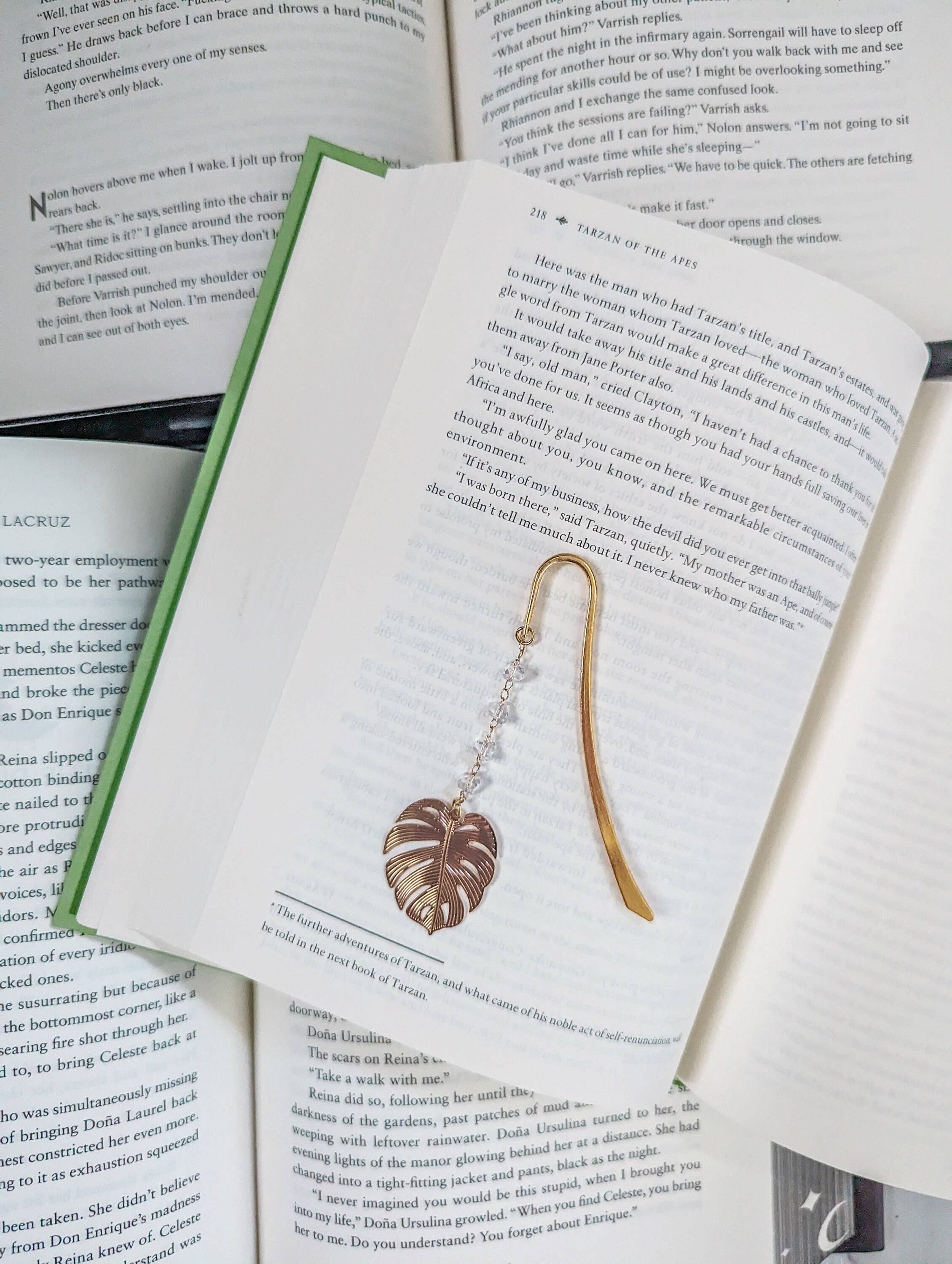 Bookish Trinkets - Wholesale Bookmark - Gold Metal Monstera Leaf Charm Bookmark1