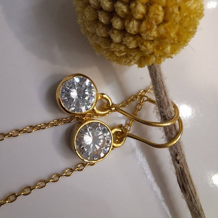 GLITTERY DROP øreringe i 925 forgyldt sølv med zirkonia for engroshandel hos Grethe Winter