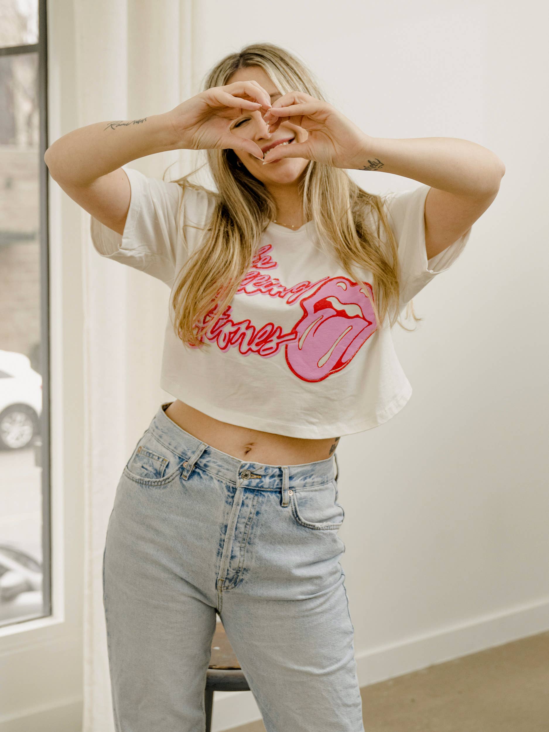 LivyLu - Wholesale Screen Printed T-Shirt - Women's - Rolling Stones Malibu Puff Ink Off White Cropped Graphic Tee2