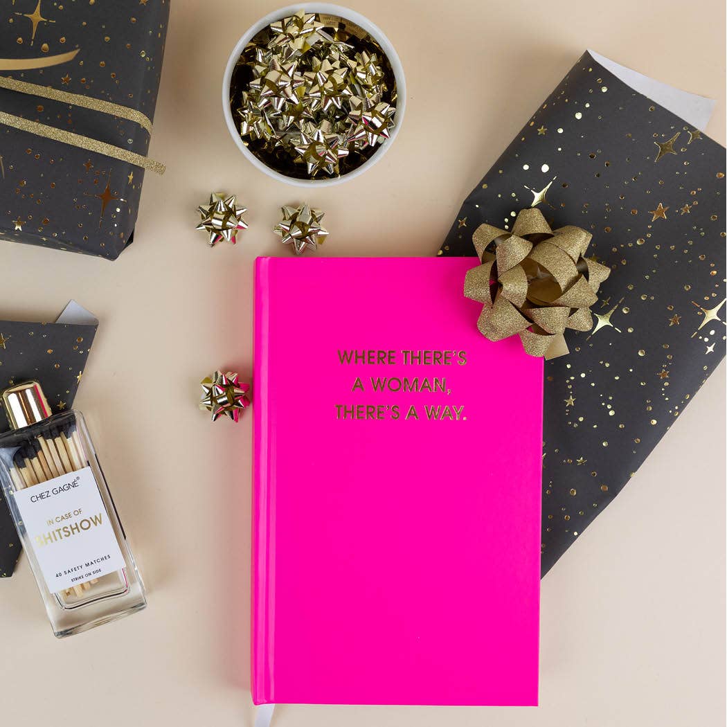 Chez Gagné – Engroshandel Dagbog – Where There’s A Woman There’s A Way - Notesbog med hårdt omslag i frisk pink2